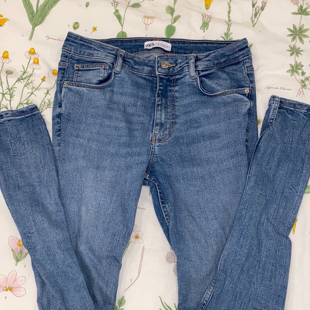 Barely worn Zara skinny jeans 👖 💙